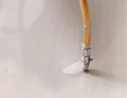 定襄瓷砖空鼓维修公司专业解答在瓷砖铺贴过程中，如果使用的砂料过粗（如全部使用了粗砂），可能会导致以下问题