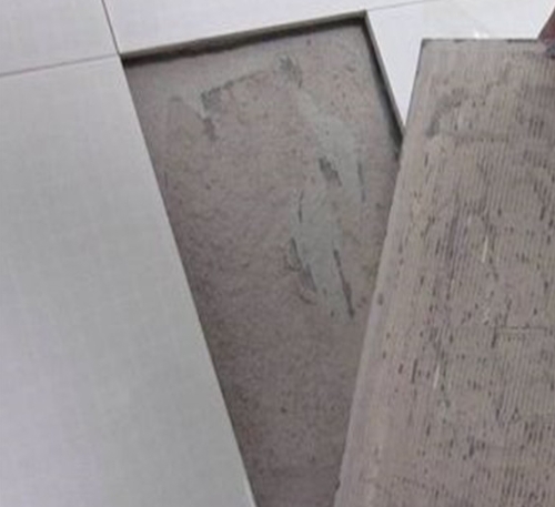 定襄瓷砖空鼓维修公司分享瓷砖铺贴时如果打浆（即涂抹在瓷砖背面和基层上的砂浆或瓷砖胶）过少，会带来以下问题